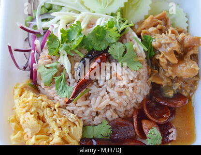 Reis gemischt mit garnelenpaste Dish Stockfoto