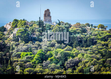Denkmal auf Musaios philopappos Hügel der Akropolis in Athen Stadt gesehen, Griechenland Stockfoto