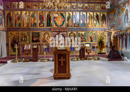 Moskau, Russland - 27. April 2018: Innerhalb der Kirche der Märtyrer George die siegreich in Yendovo auf Baltschug Insel. Moskau. Russland Stockfoto