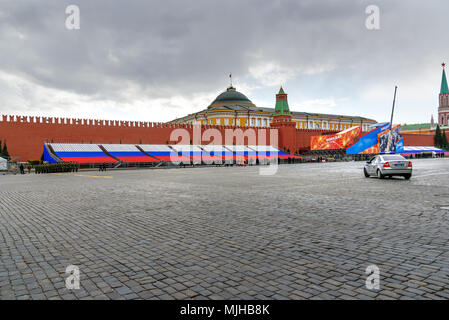 Moskau, Russland - 27. April 2018: Roter Platz mit Dekoration, Vorbereitung für den 9. Mai Tag des Sieges Stockfoto