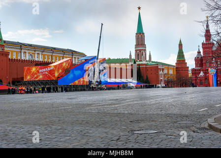 Moskau, Russland - 27. April 2018: Roter Platz mit Dekoration, Vorbereitung für den 9. Mai Tag des Sieges Stockfoto