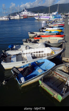 Dinghys und Ausschreibungen in der Marina, Cairns, Queensland, Australien. Keine PR Stockfoto