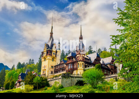 Schöne Residenz des rumänischen Königs königliche Familie in Sinaia Stadt, Sommer - Rumänien Stockfoto