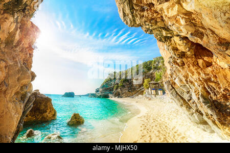 Herrliche Aussicht über das Meer Strand auf der Insel Korfu, Pilion, Mylopotamos, Griechenland. Szene Sommer am Strand Stockfoto