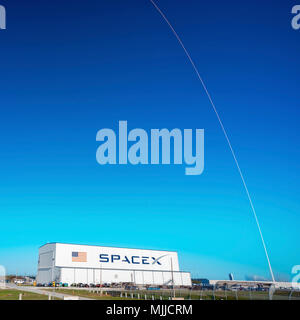 SpaceX Falcon 9 erfolgreich die NASA-Raumsonde TESS vom Weltraum aus komplexen 40 Starten (SLC-40) der Cape Canaveral Air Force Station in Florida gestartet Stockfoto
