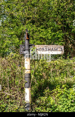 Ländliche Schild abgebildet in West Sussex, UK. Stockfoto