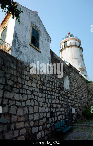 Leuchtturm im Inneren der Festung Guia, dem höchsten Punkt auf der Halbinsel Macau, Macau, Special Administrative Region von China Stockfoto