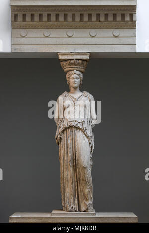 London. England. British Museum, Caryatid (vom Erechtheion Erechtheion) Tempel auf der Akropolis in Athen, Ca. 421-406 BC.