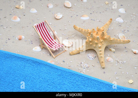 Strandlandschaft Seesterne Handtuch Liegestuhl Stockfoto