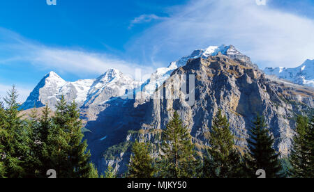 Eiger, Mönch und Jungfrau in den Alpen als Murren aus Dorf gesehen, Berner Oberland, Schweiz Stockfoto