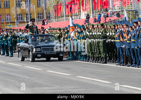 SAMARA - 5. Mai: Generalprobe der militärischen Parade während der Feier der Tag des Sieges im Großen Vaterländischen Krieg auf dem Platz am 5. Mai 2018 in Sa Stockfoto