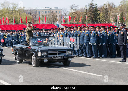 SAMARA - 5. Mai: Generalprobe der militärischen Parade während der Feier der Tag des Sieges im Großen Vaterländischen Krieg auf dem Platz am 5. Mai 2018 in Sa Stockfoto