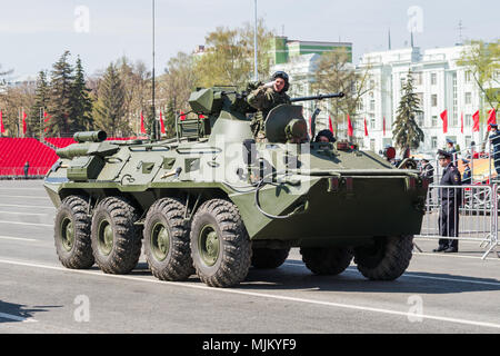 SAMARA - 5. Mai: Generalprobe der militärischen Parade während der Feier der Tag des Sieges im Großen Vaterländischen Krieg gegen den auf dem Platz am 5. Mai 2018 in Stockfoto