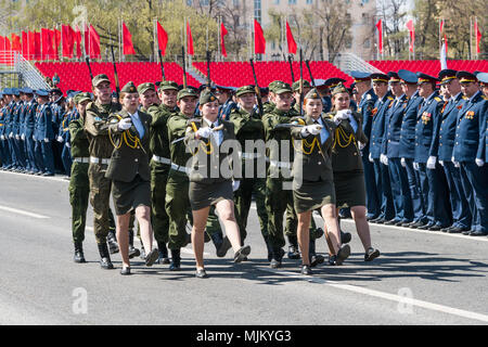 SAMARA - 5. Mai: Generalprobe der militärischen Parade während der Feier der Tag des Sieges im Großen Vaterländischen Krieg - russische Soldaten marschieren auf der Stockfoto