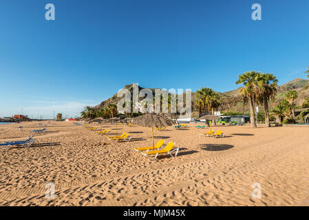 Santa Cruz de Tenerife, Kanarische Inseln, Spanien - Dezember 11, 2016: Playa de Las Teresitas, einem berühmten Strand in der Nähe von Santa Cruz de Tenerife im Norden von Stockfoto