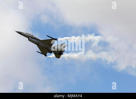Bin F-16 Fighting Falcon in Biggin Hill Airshow Stockfoto