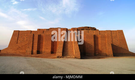 Restaurierte zikkurat im alten Ur, sumerischen Tempel im Irak Stockfoto