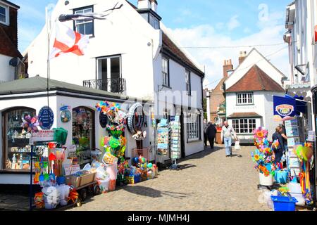 Souvenirläden in der Quay Street, Lymington, Hants, Großbritannien Stockfoto