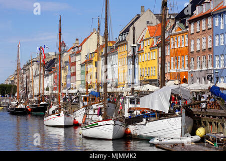Kopenhagen, Dänemark - 24 August, 2017: Blick auf die Fischerboote im Nyhavn districtg. Stockfoto
