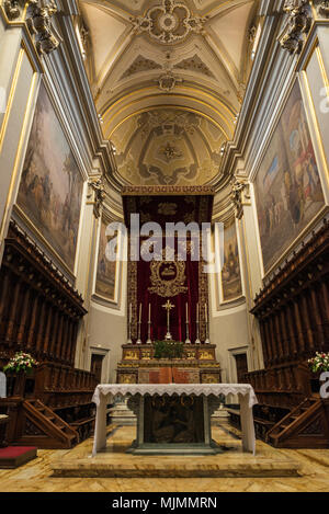 Innenansicht der Kathedrale San Giovanni Battista (Kathedrale St. Johannes der Täufer) in der Altstadt von Ragusa auf Sizilien, Es Stockfoto