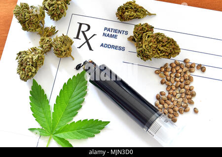 Hash-Öl- und medizinischen Cannabis Cannabis Samen und Verschreibung Papier Stockfoto