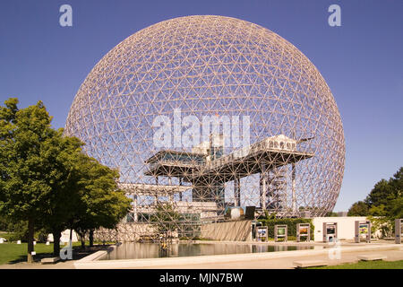 Die Biosphäre ist eine einzigartige und spektakuläre Webseite, ehemaliger US-Pavillion auf der Expo 67 in Montreal. Richard Buckminster Fuller, Architekt. Stockfoto