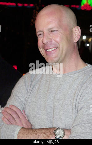 17 Dec 2000, Westwood, Los Angeles, Kalifornien, USA --- Ursprüngliche Bildunterschrift: Filmpremiere von All die schönen Pferde an der Bruin Theater in Westwood, Los Angeles. - - -' Tsuni/- "Bruce Willis 0193 Bruce Willis 0193 Stockfoto