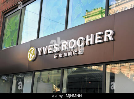 Moskau, Russland - 02.Mai: das Logo von Yves Rocher Frankreich unternehmen, Moskau am 2. Mai 2018. Stockfoto
