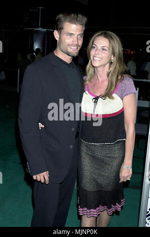 09 Aug 2000, Las Vegas, Nevada, USA ----- Casper Van Dien, Catherine Oxenberg an der VSDA (Video). 07/09/00 - Las Vegas, NV - - -' Tsuni/Bourquard' Casper Van Dien, Catherine Oxenberg Casper Van Dien, Catherine Oxenberg Casper Van Dien, Catherine Oxenberg Ereignis in Hollywood Leben - Kalifornien, Red Carpet Event, Vertikal, USA, Filmindustrie, Prominente, Fotografie, Bestof, Kunst, Kultur und Unterhaltung, Topix Celebrities Fashion / vom roten Teppich -1994-2000, eine Person, Vertikal, Besten, Hollywood Leben, Event in Hollywood Leben - Kalifornien, roten Teppich und backstage, Stockfoto