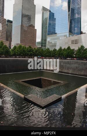 Der Fußabdruck eines der World Trade Center Türme, die auf 9/11 in Lower Manhattan zerstört wurden Stockfoto