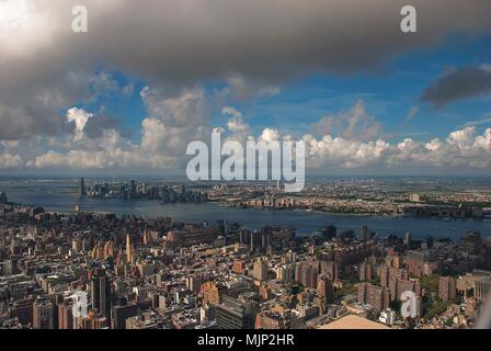 Blick auf Manhattan vom Empire State Building Stockfoto