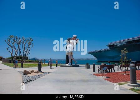 Die bedingungslose Kapitulation Skulptur am Wasser in San Diego, Kalifornien Stockfoto