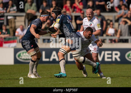 Der Verkauf Shark ANDREI OSTRIKOV wird von Ellis Genge 5 Leicester Tigers Mai 2018 angegangen, AJ Bell Stadium, Verkauf, England; English Premiership Rugby L Stockfoto