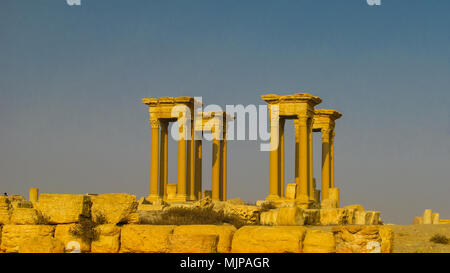 Panorama von Palmyra spalten Tetrapylon und alte Stadt, die von ISIS, Syrien zerstört Stockfoto