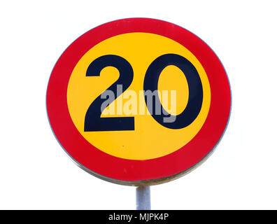 Speedlimit Zeichen 20 auf weißem Hintergrund. Stockfoto