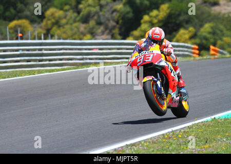 SPA 93 Marc Marquez MotoGP wheelie, auf der Rückseite, der gerade in die Angel Nieto Rennstrecke in Jerez de la Frontera, am Samstag, den 5. Mai 2018 Stockfoto