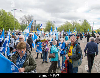 Glasgow, Schottland. 5. Mai 2018. Eine Menge von Demonstranten auf Glasgow Green für den März für die Unabhängigkeit. Stockfoto