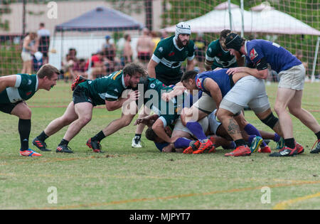 Southern Pines, N. C, USA. 13 Apr, 2018. Mai 5, 2018 - Southern Pines, N.C., USA - Rugby Aktion während eines Spiels zwischen den südlichen Kiefern und New Orleans an die 2018 Abteilung 2 Southern Conference Rugby Meisterschaften an der Nationalen Athletisches Dorf. Southern Pines besiegt New Orleans, 71-12 in der Runde der letzten 32 auf den südlichen Konferenz Meisterschaft Morgen voraus. Credit: Timothy L. Hale/ZUMA Draht/Alamy leben Nachrichten Stockfoto