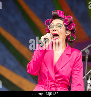 New Orleans, Louisiana, USA. 5 Mai, 2018. Freund während 2018 New Orleans Jazz und Heritage Festival an der Rennstrecke Messe in New Orleans, Louisiana: Daniel DeSlover/ZUMA Draht/Alamy leben Nachrichten Stockfoto