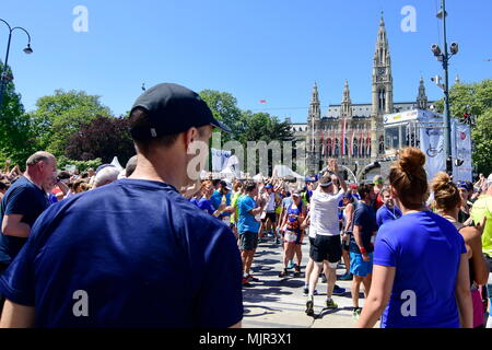 Wien, Österreich, 6. Mai 2018. Die 5 Wings for Life Welt führen wird weltweit am gleichen Tag zur gleichen Zeit. Es ist ein spendenlauf Für diejenigen, die nicht ausführen kann. Alle start Mittel in eine Stiftung für Querschnitt Lähmung. Quelle: Franz Perc/Alamy leben Nachrichten Stockfoto