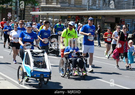 Wien, Österreich, 6. Mai 2018. Die 5 Wings for Life Welt führen wird weltweit am gleichen Tag zur gleichen Zeit. Es ist ein spendenlauf Für diejenigen, die nicht ausführen kann. Alle start Mittel in eine Stiftung für Querschnitt Lähmung. Quelle: Franz Perc/Alamy leben Nachrichten Stockfoto