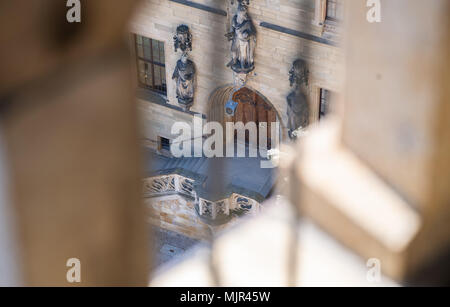 19 April 2018, Osnabrück, Deutschland: Auf den Treppen des historischen Rathaus, Frieden Wesphalia 1648 verkündet worden. Foto: Guido Kirchner/dpa Stockfoto