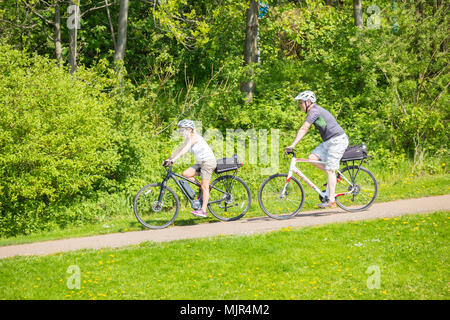 Stockton on Tees, North East England, UK. 6. Mai, 2018. Wetter: Fantastische radfahren Wetter auf einen herrlichen Sonntag im Nordosten Englands Gutschrift: ALAN DAWSON/Alamy leben Nachrichten Stockfoto