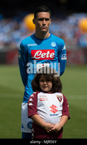 Josè Callejon des SSC Napoli gesehen, bevor die Serie ein Fußballspiel zwischen SSC Neapel und Turin FC im Stadion San Paolo. Stockfoto