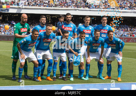 Team Line-ups während der Serie ein Fußballspiel zwischen SSC Neapel und Turin FC im Stadion San Paolo. Stockfoto