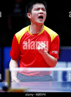 Halmstad, Schweden. 6. Mai, 2018. Ventilator Zhendong von China feiert während des Spiels gegen Ruwen Filus von Deutschland in der Gruppe der Männer Finale zwischen Team China und Team Deutschland an der Welt 2018 Team Tischtennis Meisterschaften in Halmstad, Schweden, 6. Mai 2018. Team China gewann das abschließende 3-0 und behauptete den Titel der Veranstaltung. Credit: Ihr Pingfan/Xinhua/Alamy leben Nachrichten Stockfoto