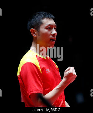 Halmstad, Schweden. 6. Mai, 2018. Xu Xin von China feiert während des Spiels gegen Patrick Franziska von Deutschland in der Gruppe der Männer Finale zwischen Team China und Team Deutschland an der Welt 2018 Team Tischtennis Meisterschaften in Halmstad, Schweden, 6. Mai 2018. Team China gewann das abschließende 3-0 und behauptete den Titel der Veranstaltung. Credit: Ihr Pingfan/Xinhua/Alamy leben Nachrichten Stockfoto