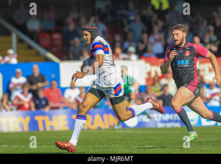 Wakefield, Großbritannien, 6. Mai 2018. Betfred Super League Rugby, Runden 14, Wakefield Trinity v-Rumpf KR; Ben Jones-Bishop von Wakefield Trinity in voller Länge Bemühung Credit: Aktuelles Bilder/Alamy leben Nachrichten Stockfoto