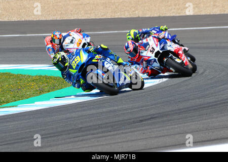 Sonntag, Mai 6, 2018 Einführung der MotoGP-ITA 29 Rennen Andrea Iannone, Dritte auf dem Podium, die eng mit einer Gruppe von Piloten Credit: Javier Galvez/Alamy Leben Nachrichten gefolgt Stockfoto