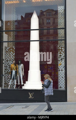 Louis Vuitton Flagship Store auf den Champs-Elysees, Paris Fr. Stockfoto